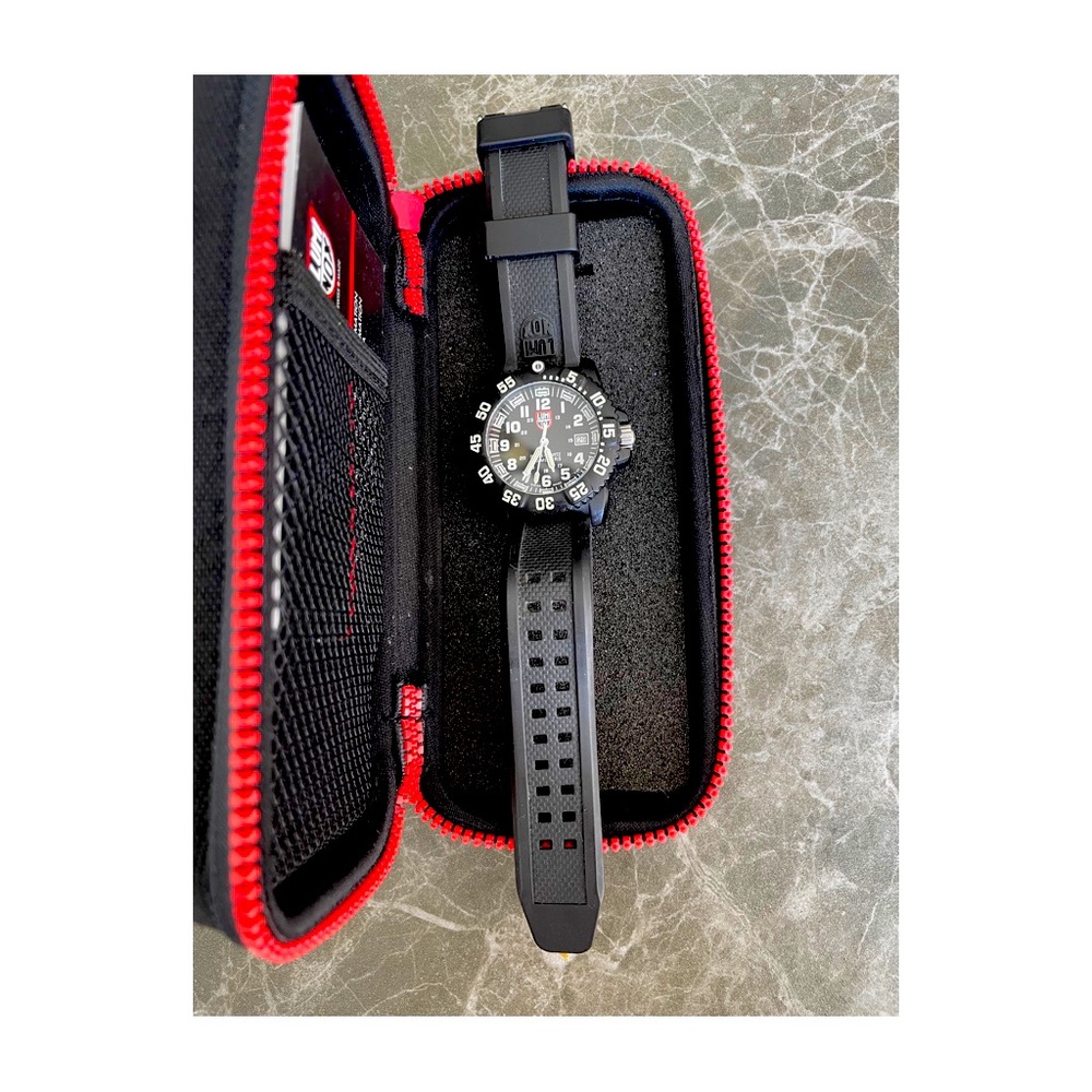 Luminox Swiss watch series 7050-200 meters water resistant